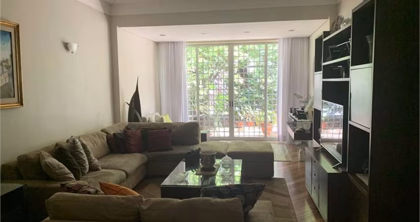 Casa térrea com 3 dormitórios no Brooklin