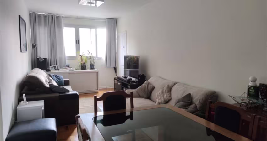 Apartamento próximo ao Mackenzie com 2 dormitórios, 2 banheiros e quarto de serviço.