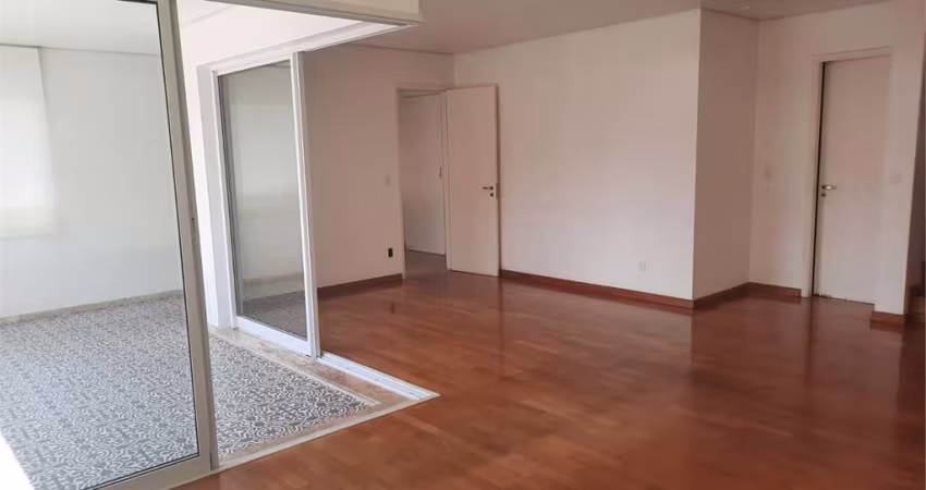 Lindo duplex, reformado na região do Jardim América