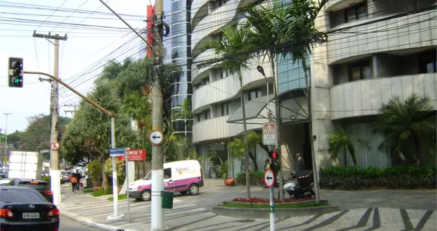 Loja a venda no residence george v-alto de pinheiros. seu negócio ou renda. bem localizado. melhor investimento na região.