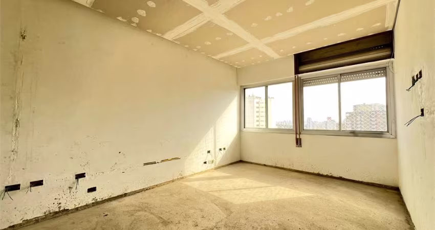 140m² de área útil - Reformado - 2 vagas e depósito