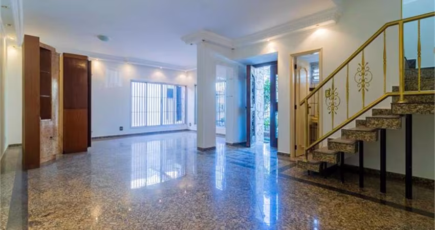 Casa à venda com 300m², 5 quartos e 5 vagas no Planalto Paulista.