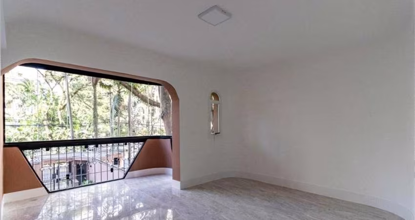 Apartamento à venda em Moema, fora de rota! 210m², 3 dormitórios e 4 vagas de garagem