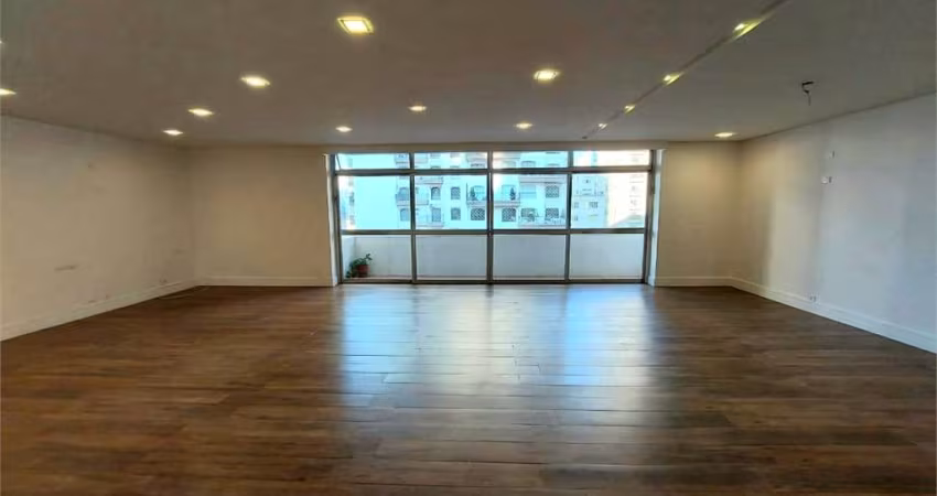 Apartamento com 3 dormitórios, 1 suite, living com varanda