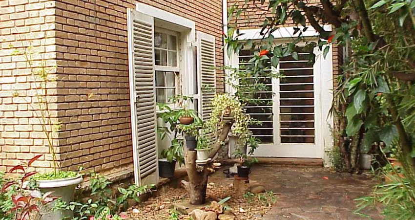 Casa de Vila, 3 quartos, 2 vagas, 338m² no Brooklin para reforma.