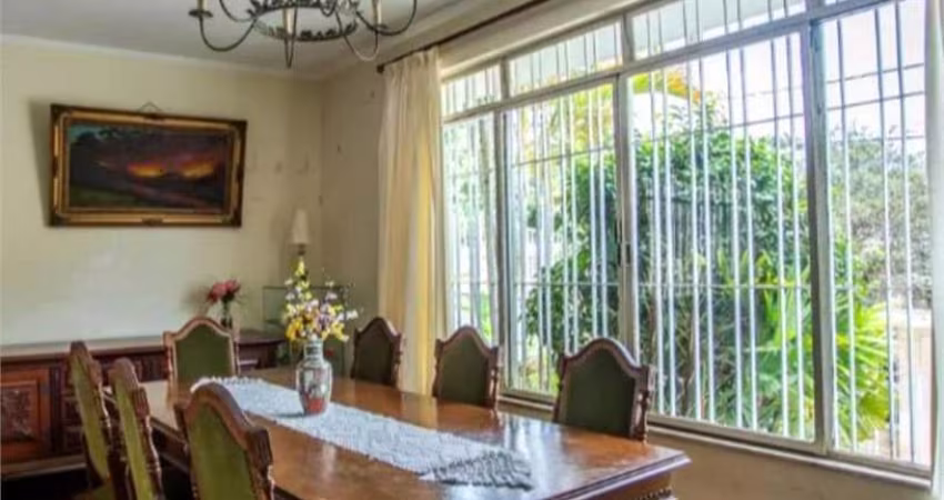 CASA EM BAIRRO NOBRE 850M² COM 3 QUARTOS E 1 SUITE. C/ PISCINA
