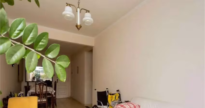 Apartamento com 2 dormitórios mais um quarto de serviço e 1 vaga em pinheiros.