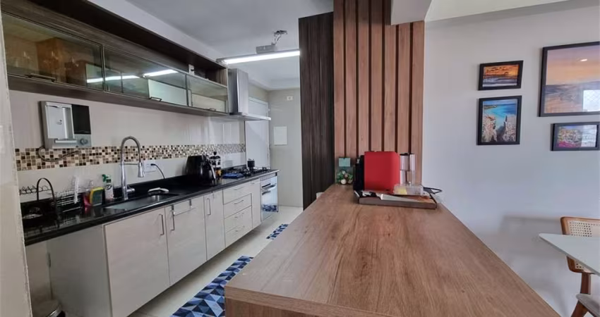 Excelente apartamento finamente decorado. Ampla varanda Gourmet  com churrasqueira elétrica embutida