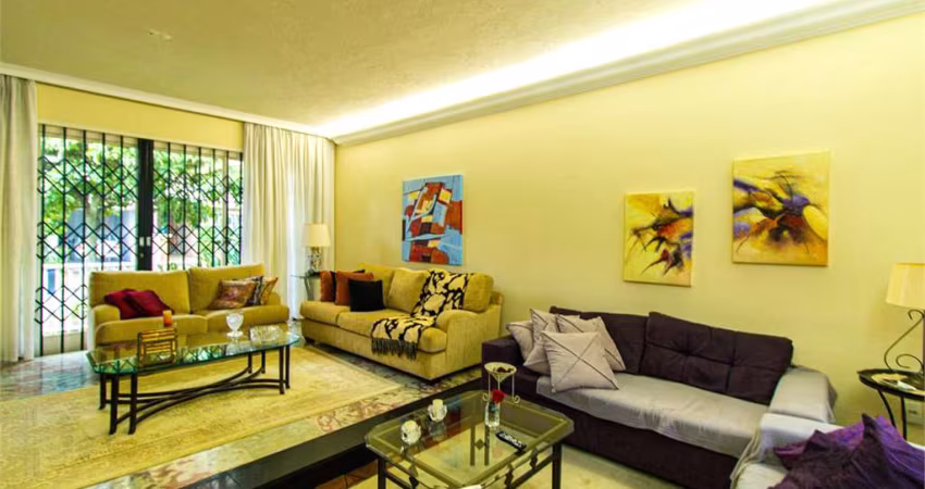 Casa para venda na Vila Mariana 3 suítes Rua tranquila