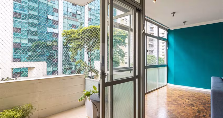 Apartamento reformado no Jardim Paulista