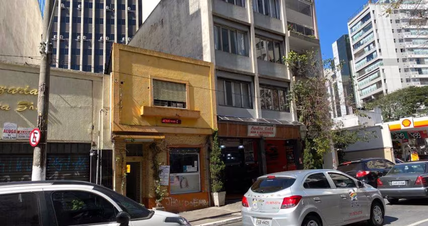 Casa Comercial, ao lado da Av Consoloação, a poucos minutos do metro e da Faculdade Mackanzie