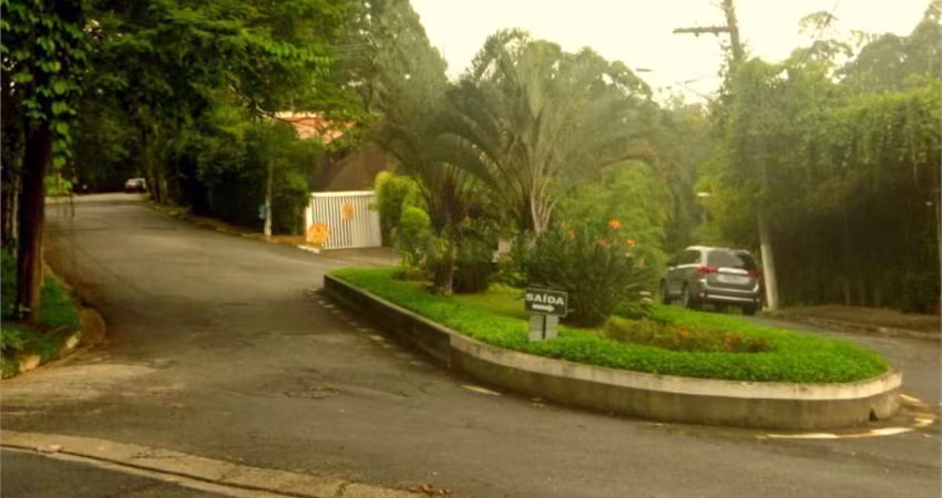 Casa em Condominio 4 Suites 8 Vagas 2 Depósitos no Panamby. Analisa Permuta