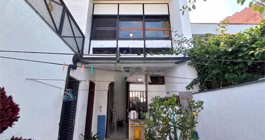 SOBRADO COM 3 DORM 1 SUITE E 2 VAGAS