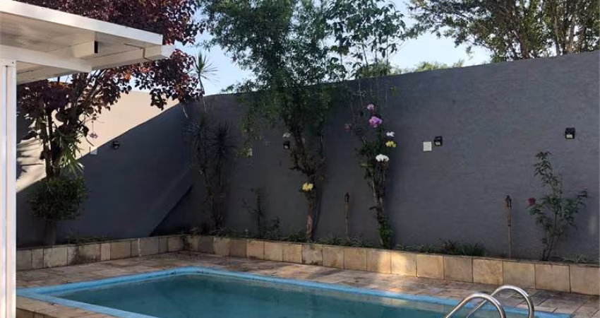 Excelente casa triplex com área de lazer