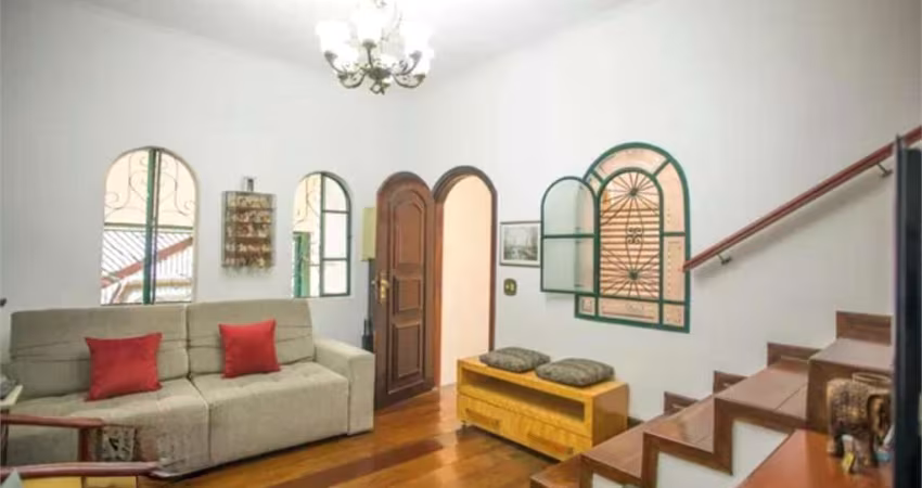 CASA COM 3 DORM E 2 VAGAS! 145M²