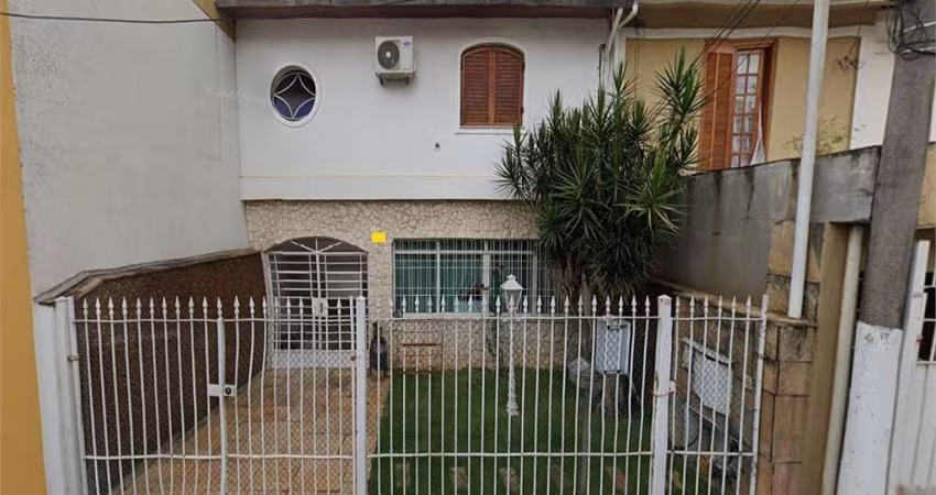 Casa Sobrado em rua sem saída e tranquila no Campo Belo com 3 dormitórios e 1 suíte. Venha Conhecer!!