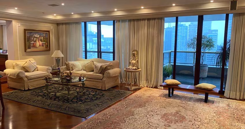 Apartamento com 575m² de área útil,