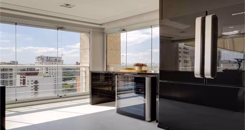 Apartamento padrão, living com pé direito duplo, mobiliado e reformado em Moema Índios