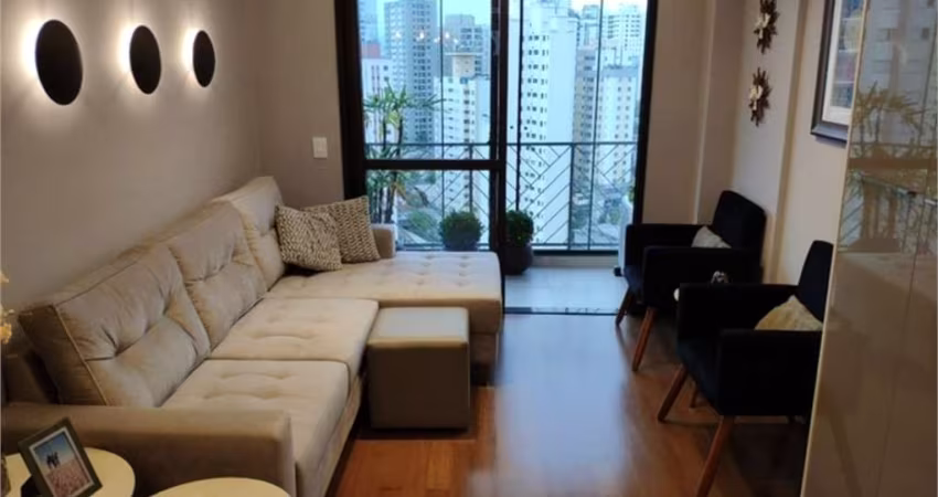 Apartamento semi Mobiliado. Metrô Praça da Árvore. 3 Quartos, arejado, claro e Sol da Manhã. Lindo!!