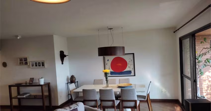 Apartamento 130m2, 3 suítes, living 2 ambientes, 3 vagas, Lazer Completo, na Vila Madalena.
