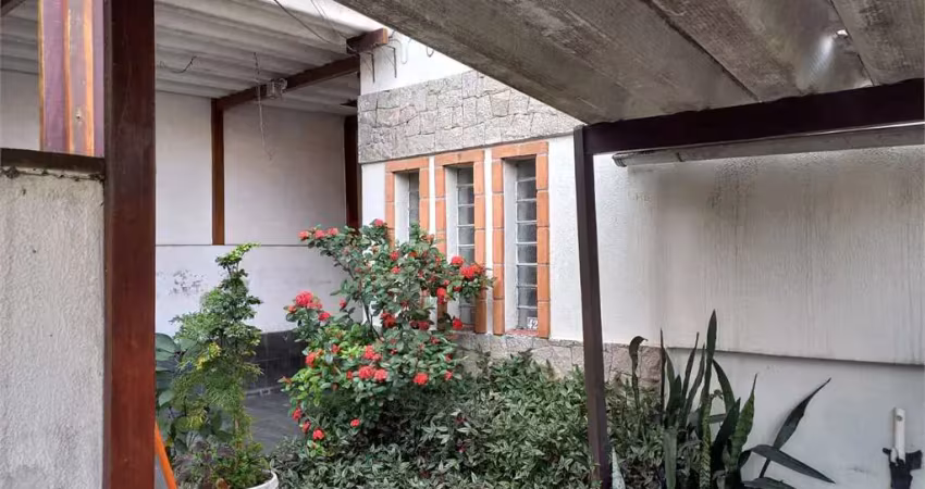 CASA COM 04 QUARTOS.01 SUÍTE, 02 VAGAS DE GARAGEM, QUINTAL COM LAZER E CHURRASQUEIRA