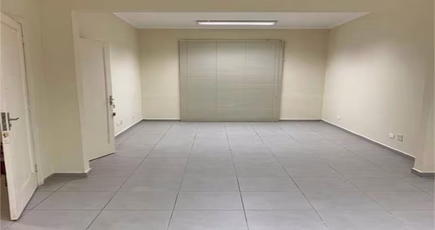 Sobrado ao lado da futura estação metrô PUC. Pronto . Reformado.