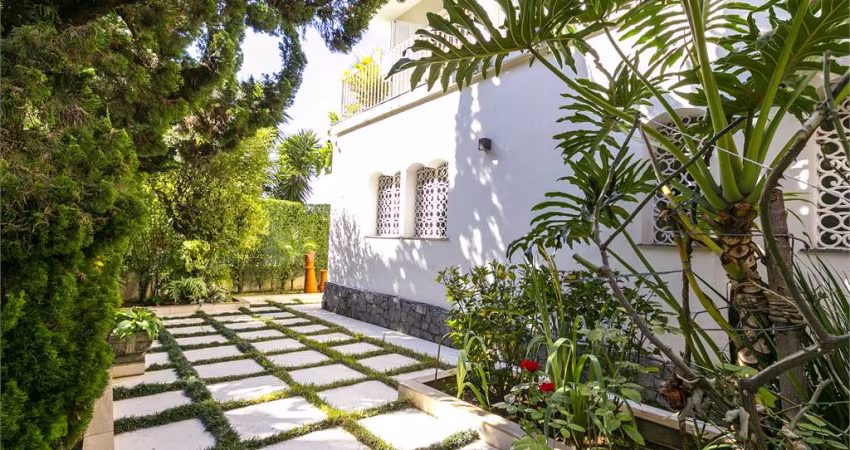 Casa de 334m² na Chácara Flora com 5 Salas, 4 Dorms, 4 Vagas e um espaçoso Quintal
