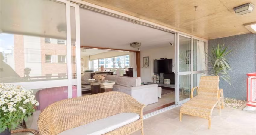 Apartamento à Venda em Moema Pássaros - 276m², 4 Dormitórios (3 Suítes), 3 Vagas de Garagem