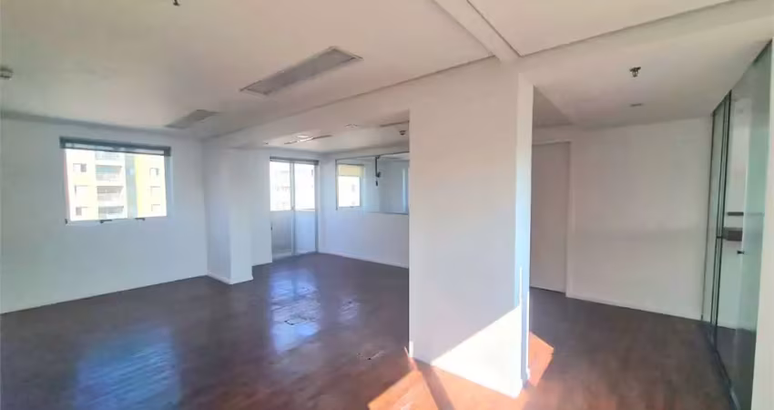 Sala comercial com 105m² em frente ao metrô Paraíso