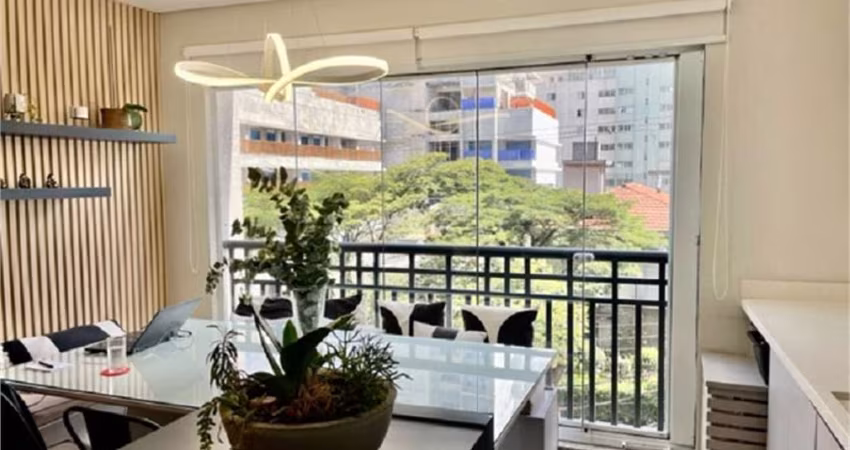Apartamento Venda Vila. Madalena 2 dormitórios, 1 suíte, 1 vaga, sacada, próximo do metrô, lazer