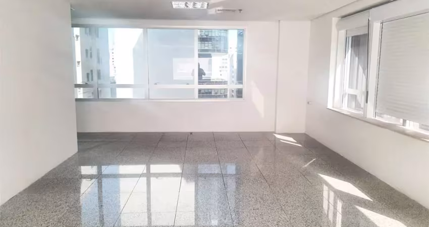 Excelente sala comercial com 93,76m² próximo ao shopping pátio paulista.