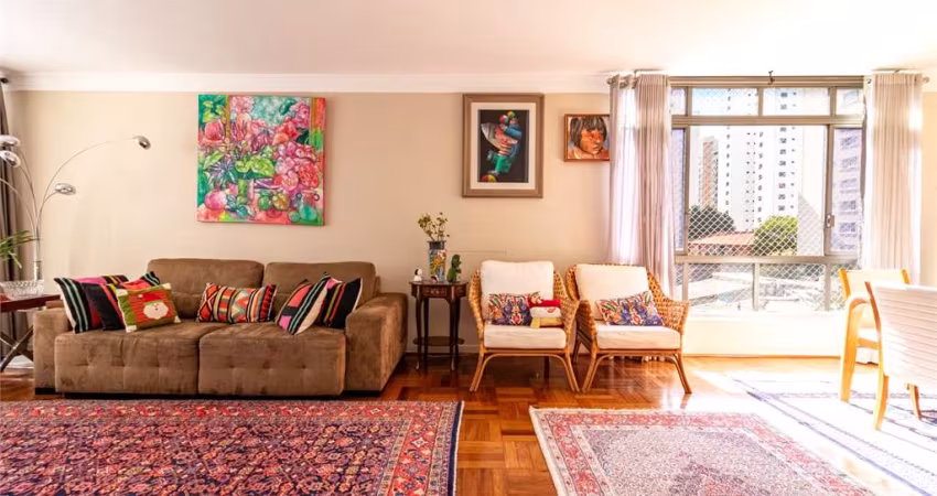 Apartamento à venda com 180m², 3 quartos, 1 suite e 1 vaga