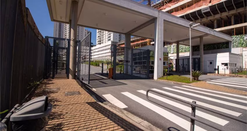 Apartamento Amplo. Andar Alto. Com 2 dormitórios, 1 suíte reversão para o 3º dormitório e 2 vagas!
