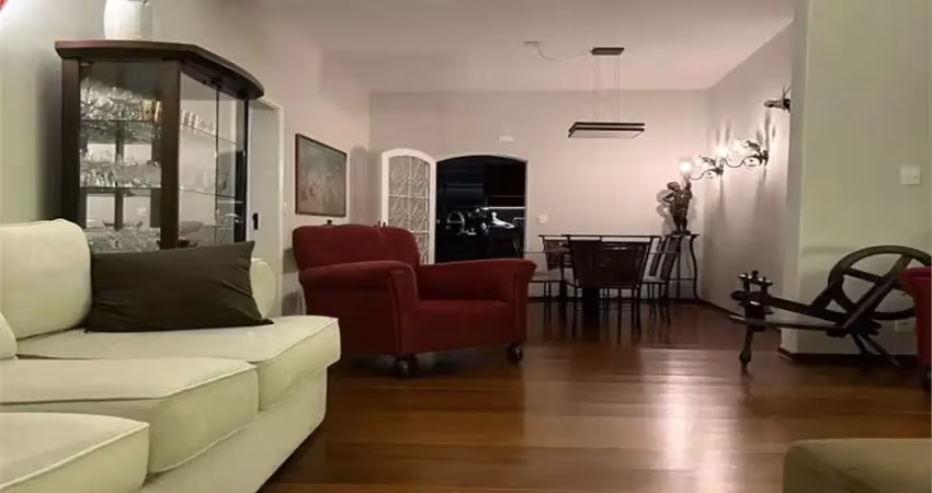 Apartamento com 4 quartos para alugar na Praça Amadeu Amaral, --, Bela Vista, São Paulo
