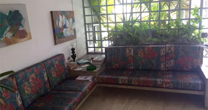Casa à venda na Rua Amaro Cavalheiro, --, Pinheiros, São Paulo