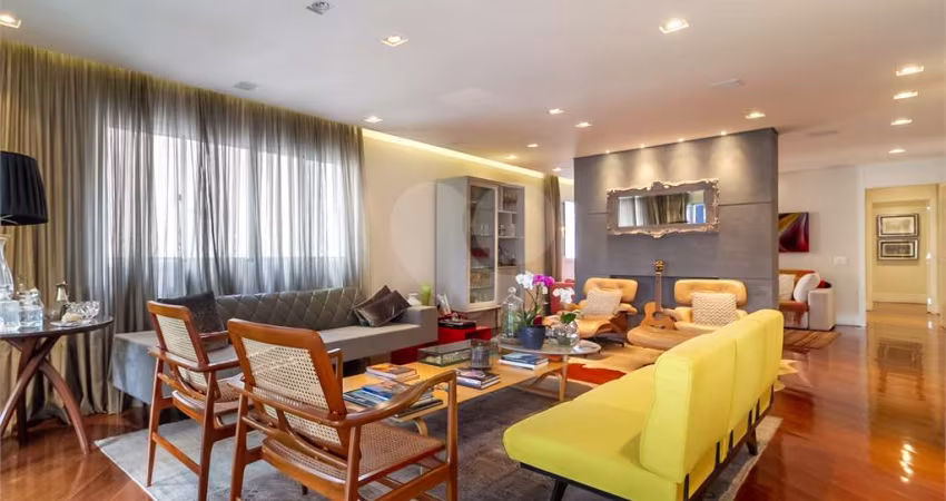 Apartamento à venda em Pinheiros, Reformado, 2 suítes, 3 vagas, lazer, próximo ao metrô!