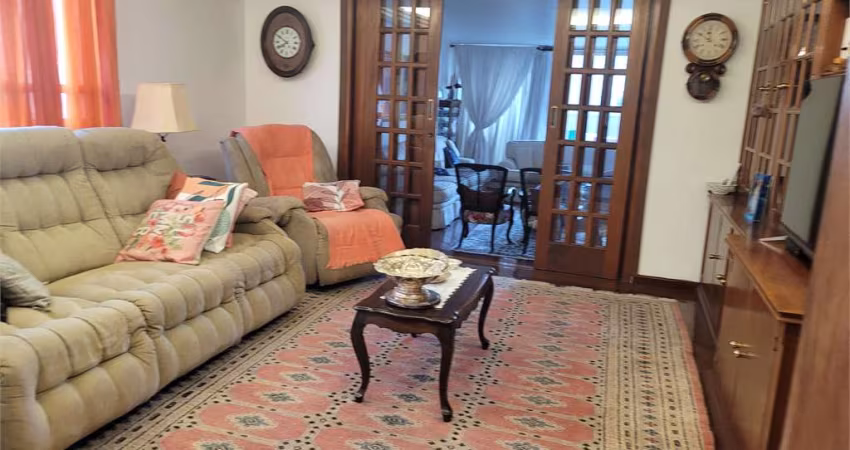Apartamento em andar com varanda