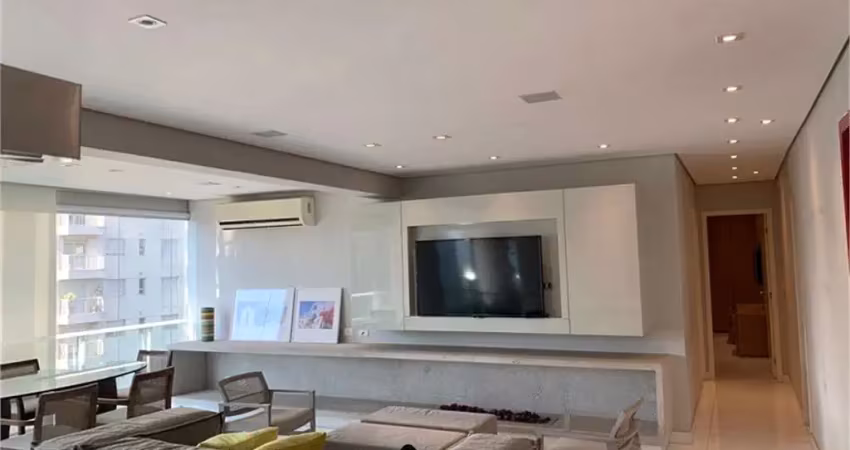 Apartamento moderno, com 2 suítes, cozinha gourmet e varanda integradas ao living em rua calma.