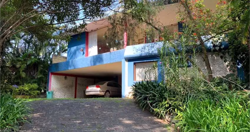 Casa no morumbi em amplo terreno próxima ao colégio porto seguro