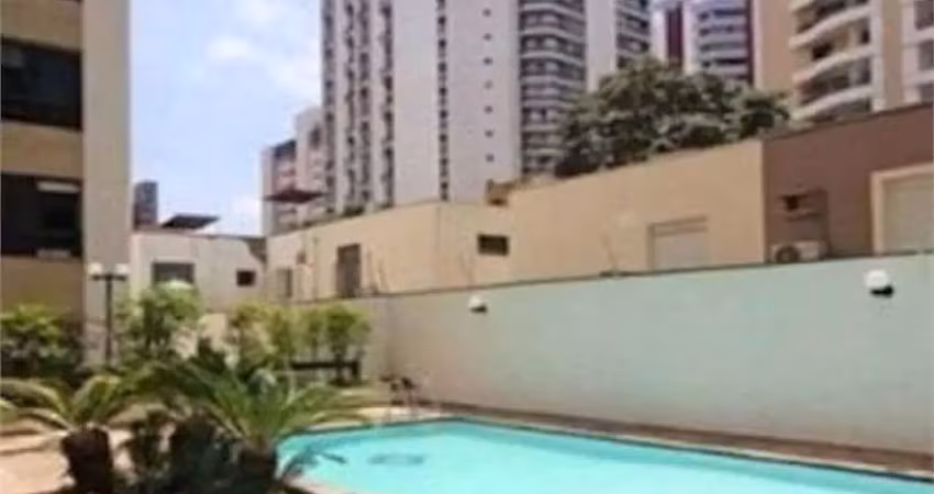 Apartamento com 196 m2, 4 dormitórios (2 suítes) e 2 vagas de garagem, a venda em moema