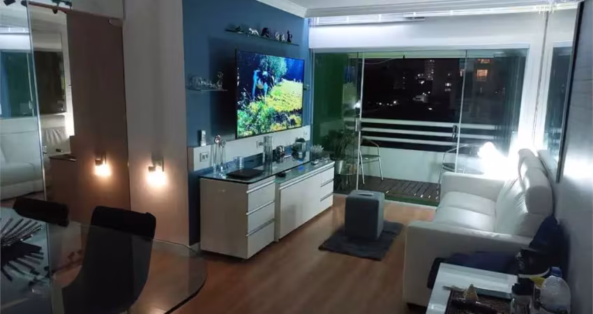 Apartamento a venda ao lado do shopping ibirapuera com 3 vagas de garagem, reformado e com o sol da manhã,. único na região!