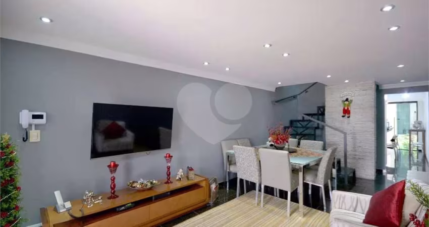 Casa de 110m²  reformada com 3 dormitórios, 2 suítes, 1 vaga no Bosque da Saúde.