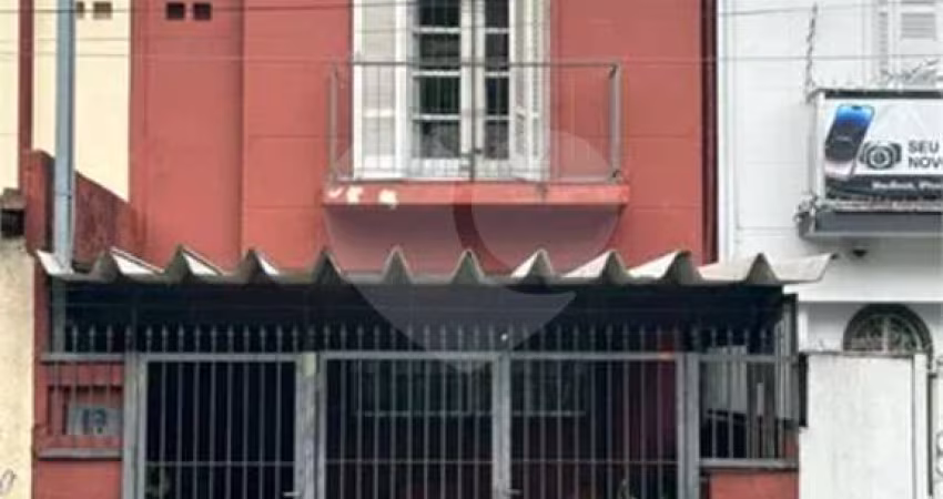 Ótimo Sobrado para fins comerciais ou residenciais. Clinicas, Consultórios e Escritórios. Imóvel Ideal!