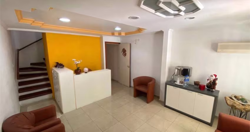 Sobrado Residencial e Comercial no melhor de Moema, em frente ao Shopping Ibirapuera. Raridade!!