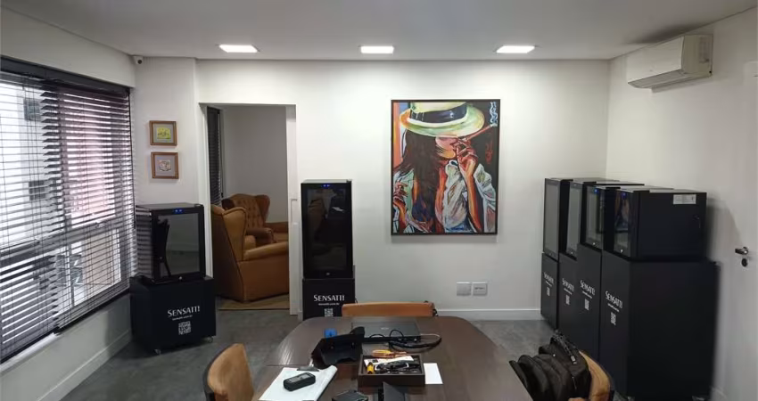 SALAS COMERCIAIS INTEGRADAS E REFORMADAS 200 M2