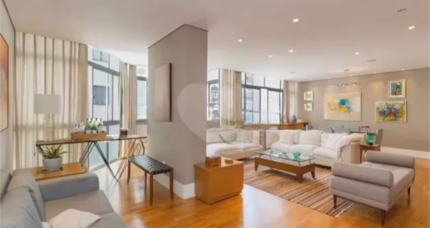 Apartamento de 185m2, reformado nos Jardins
