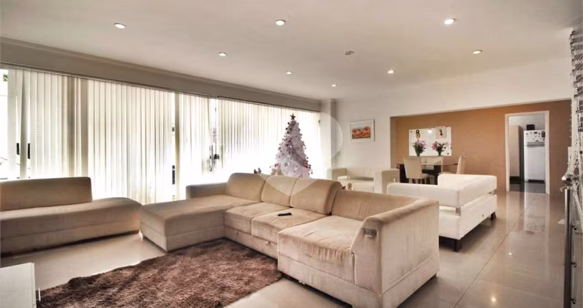 Oportunidade! Bairro Planalto Paulista! Sobrado com 3 suites, quintal e 6 vagas