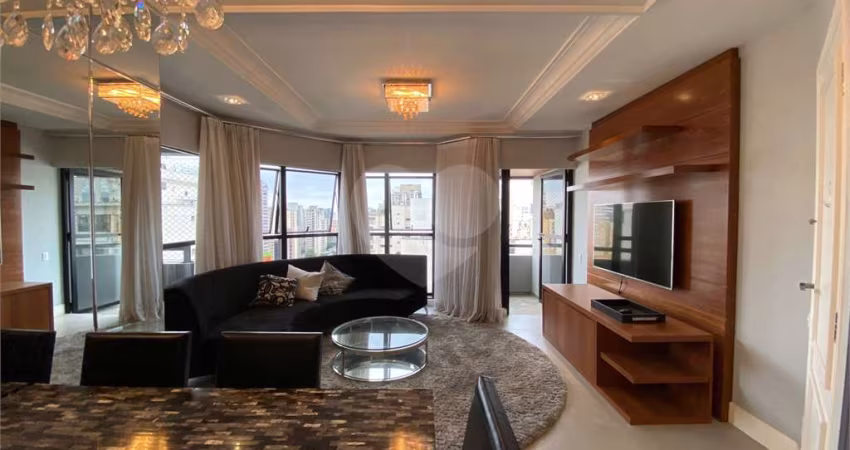 Apartamento em andar alto com 3 dormitórios, 2 suítes, 2 vagas de garagem e lazer.