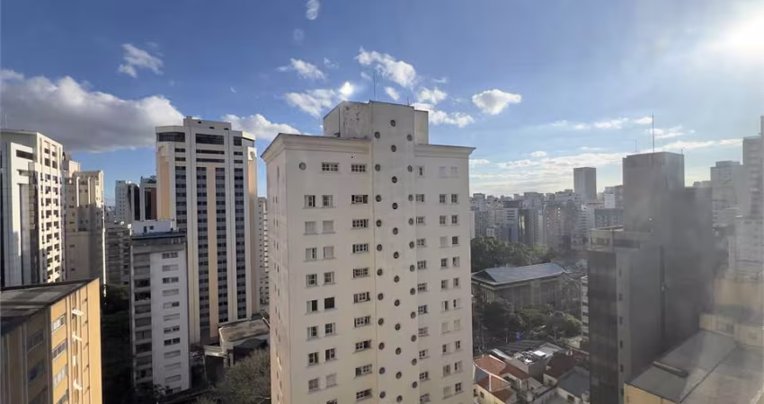 Jardim Paulista  2 dormitórios, 2 banheiros, dependências de empregado 1 vaga andar alto ensolarado