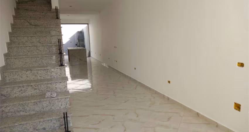 SOBRADO NOVO COM 03 QUARTOS, 01 SUÍTE, SALA AMPLA EM CONCEITO ABERTO, ESPAÇO GOURMET, 02 VAGAS